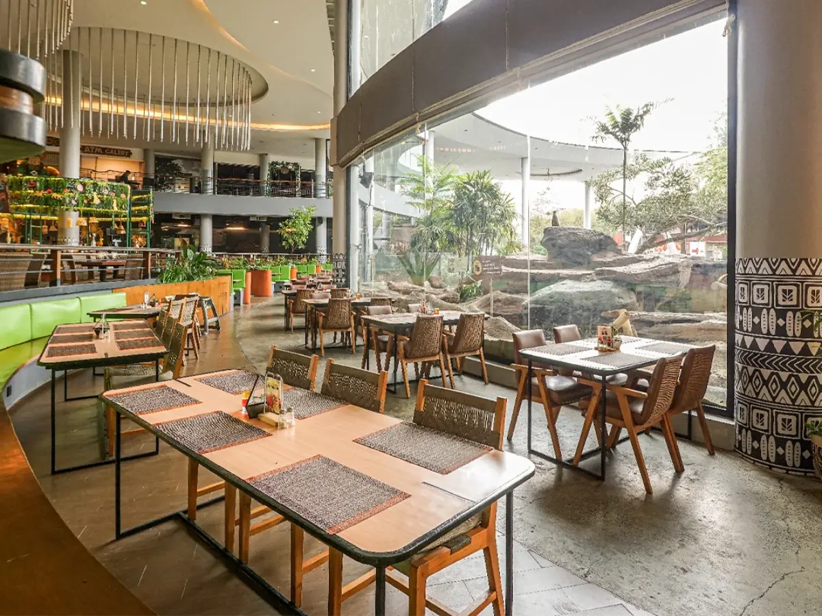 Royal Safari Garden - De’Savanna Restaurant
